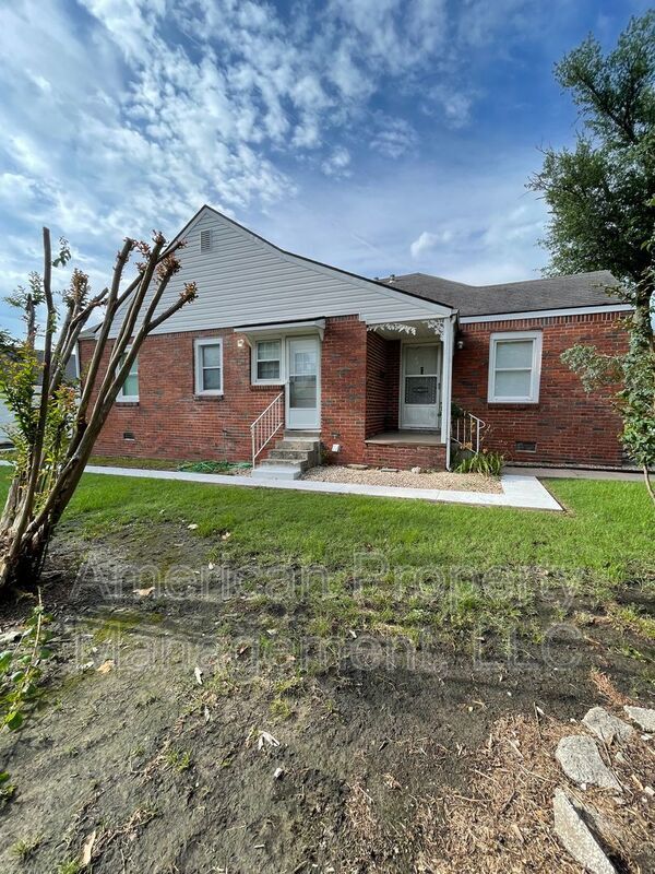 Primary Photo - 901 S Erie Ave
