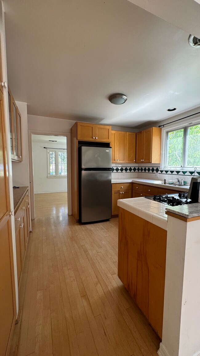 3715 Greenfield Ave, Los Angeles, CA 90034 Townhome Rentals in Los