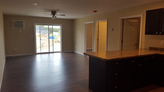 Building Photo - 2 Bedroom Duplex