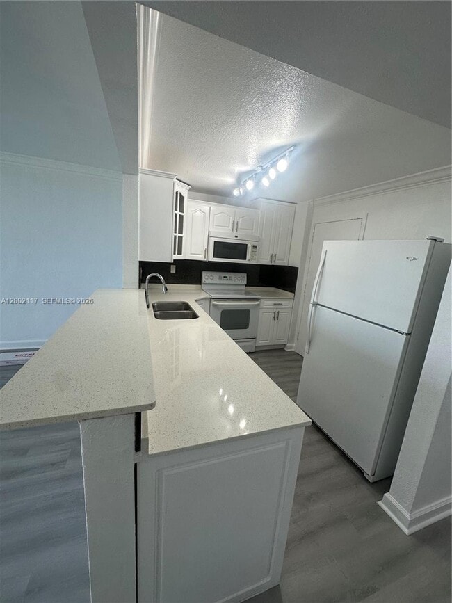 Building Photo - 9001 SW 77th Ave