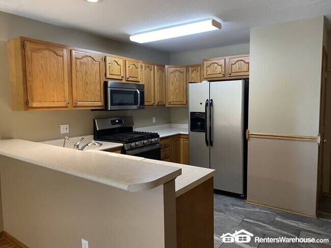 Foto del edificio - 3 bedroom/3 bath Townhome in Norwalk for Rent