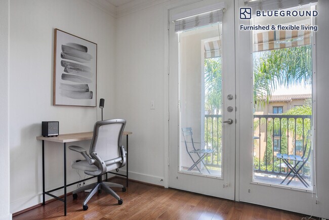 Foto del edificio - 7225 Crescent Prk W