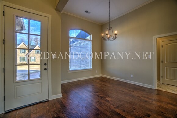 Foto del edificio - 5455 Meadowbriar Trl
