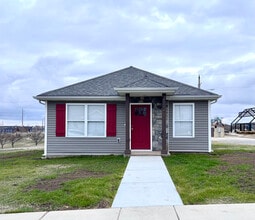 Building Photo - 2502 Annie Baxter Ave