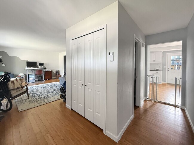 Foto del edificio - $0 DEPOSIT OPTION. SPACIOUS 4-BEDROOM CENT...