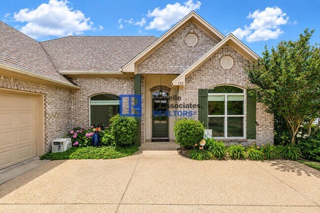 Foto del edificio - 3 Bed / 2 Bath Home on the Water in Ashbrooke