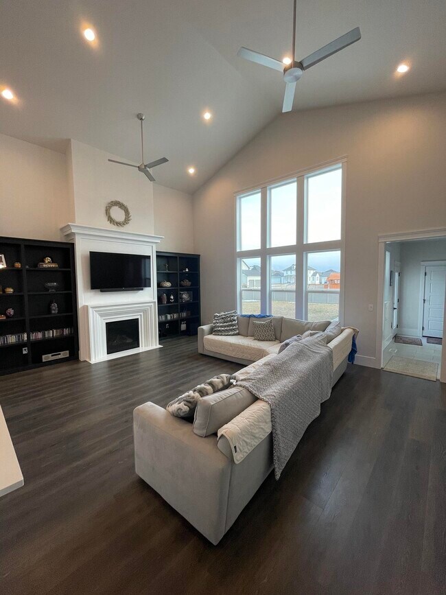 Building Photo - 2111 Buffalo Trail Dr