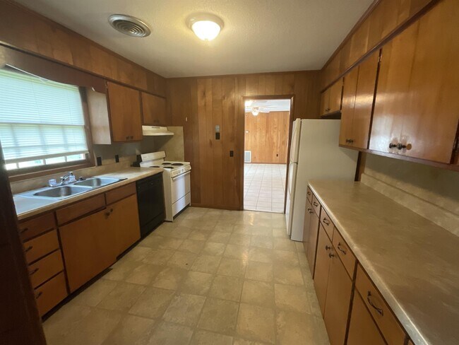 Foto del edificio - 3621 Forest Hill Rd