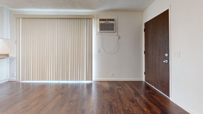 Building Photo - 2743 Gilmore Ln