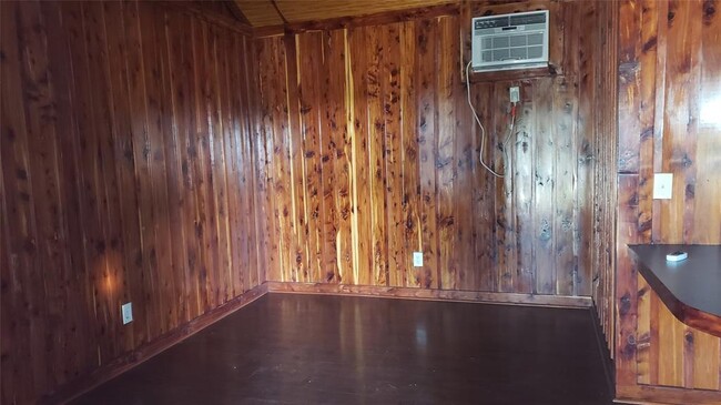 Building Photo - 983 Cuba Rd
