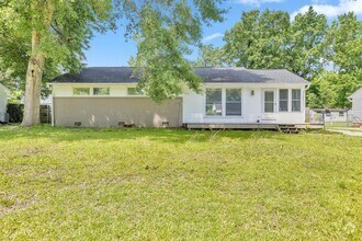 Building Photo - 505 Dogwood Ln
