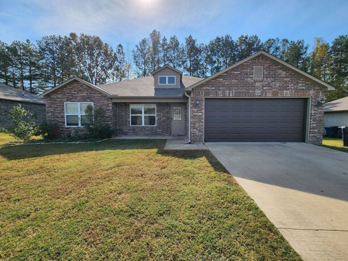 Foto principal - 1618 Lil Larry Dr