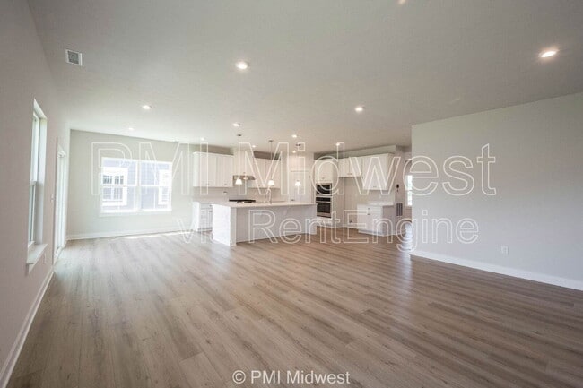 Foto del edificio - 581 Roosevelt St