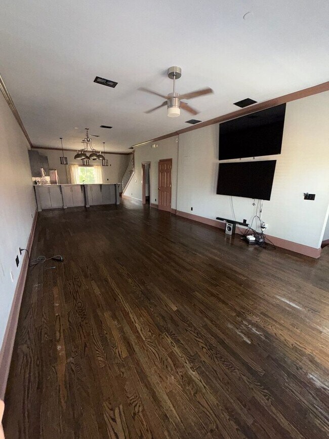 Foto del edificio - 3/3 Townhome off of Gaines st. Available f...