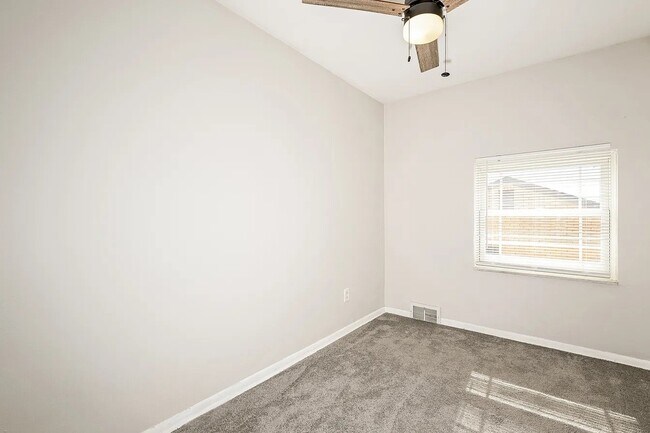 Foto del edificio - 1254 Edgewood Dr