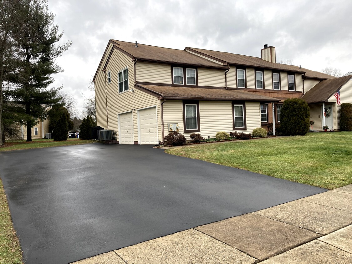 Primary Photo - 1668 Bluebird Dr