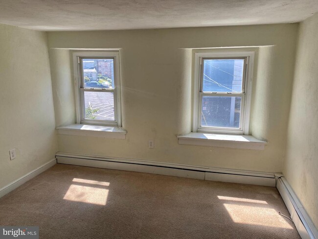 Building Photo - 341 Hannum Ave