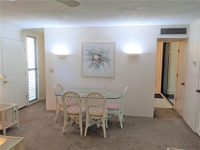 Foto del edificio - 703 Pine Run Dr