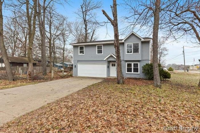 Building Photo - 952 Woodside Dr
