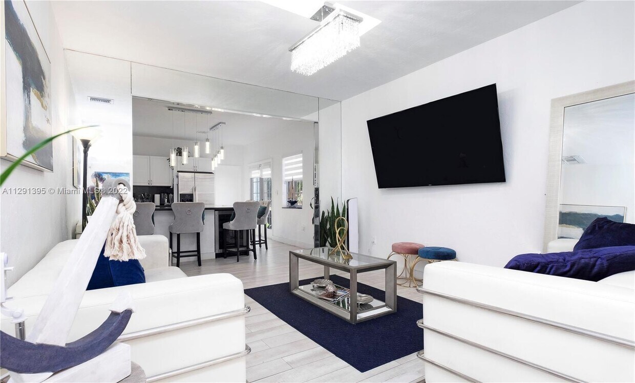 Foto principal - 8918 Harding Ave