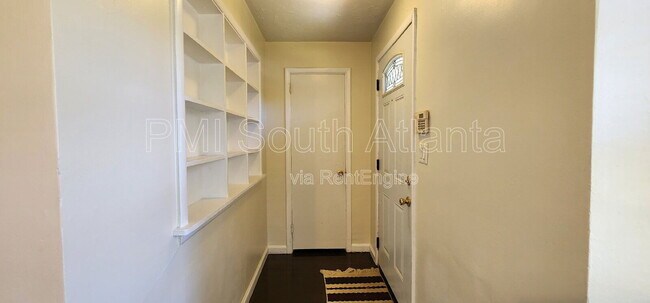 Foto del edificio - 5573 Cypress Dr