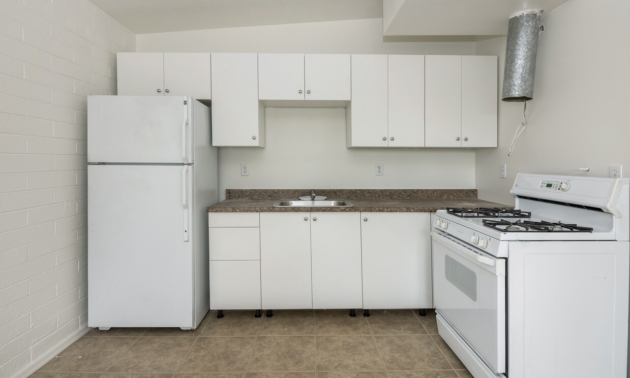 Interior Photo - 915 S Kenwood Cir