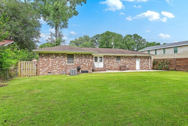 Building Photo - Available Now: Brick Ranch in West Ashley's Church Creek