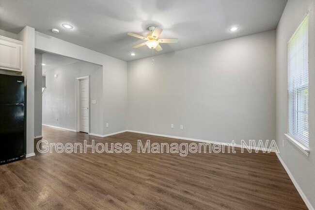 Building Photo - 820 Baker St NW