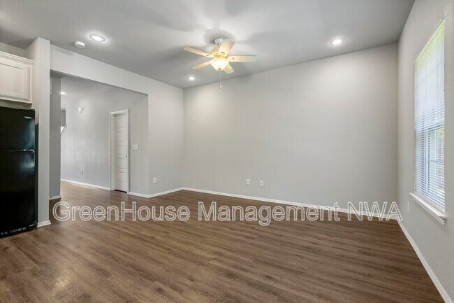 Foto del edificio - 820 Baker St NW