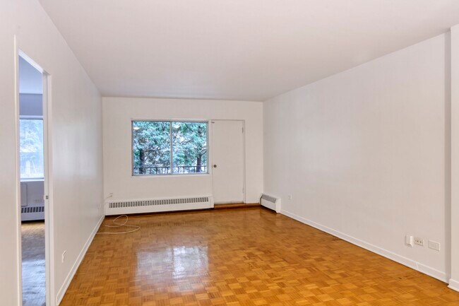 Photo du bâtiment - 2400 Av. Van Horne