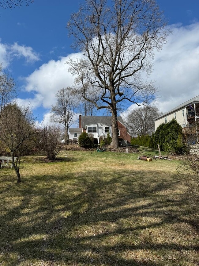 Foto del edificio - Single Family Home - Over 1 Acre of Land!