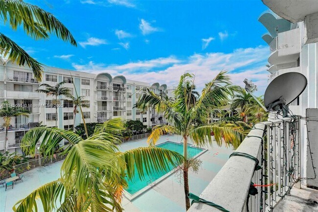 Foto del edificio - 488 NW 165th St