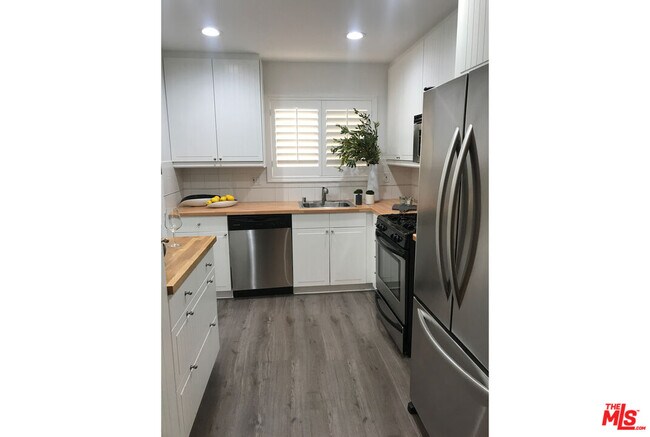 Foto del edificio - 1865 Greenfield Ave