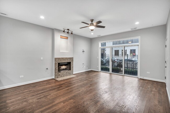 Building Photo - 421 E 45th St