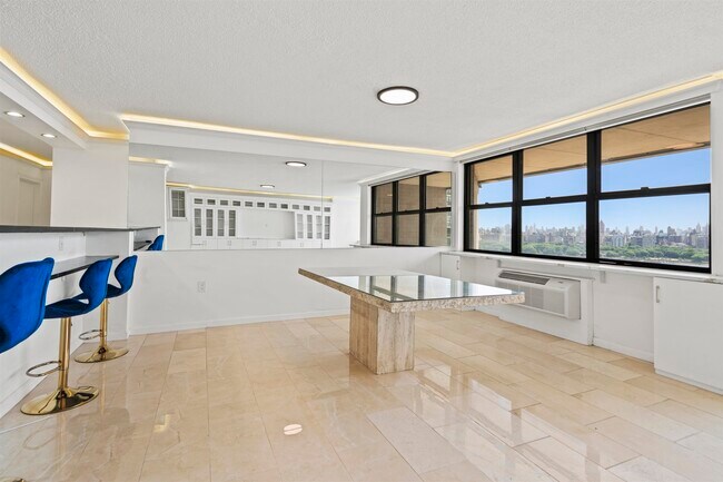 Foto del edificio - 7004 JFK Blvd E