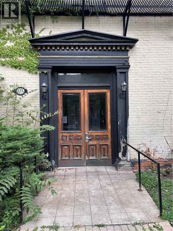 Building Photo - 123 MacNab St S