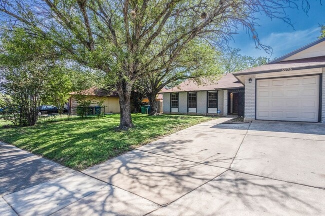Foto del edificio - 5275 Meadow Rise St