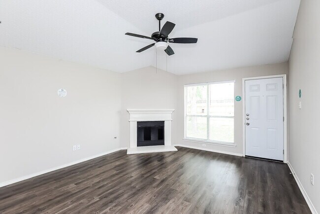 Foto del edificio - 10244 Cypress Hills Dr