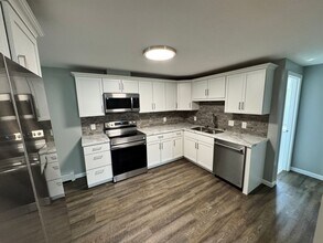 Building Photo - 413 Moro St