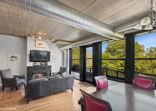 Foto del edificio - 1069 W 14th Pl