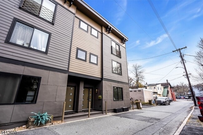 Building Photo - 10 McCready's Alley