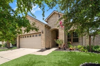 Building Photo - 24502 Royal Pike Dr