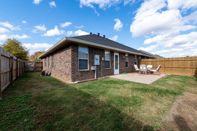 Building Photo - ***1582 Willowbrook Dr***