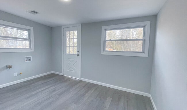 Building Photo - 63 Gentian St