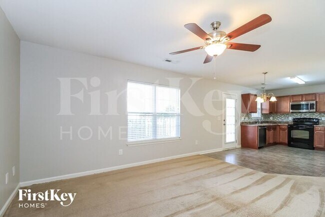 Foto del edificio - 1484 Worchester St