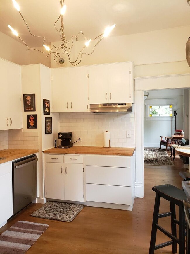Foto del edificio - 3 Bedroom Charming Craftsman Home in Cotta...
