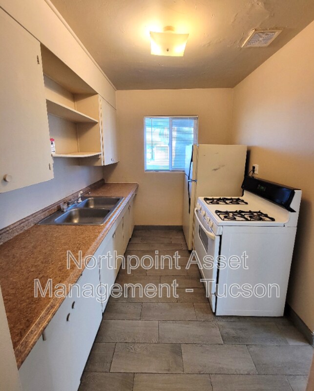 Foto del edificio - 4510-4512 E 18th St