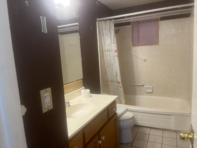 Building Photo - 2992 S 900 E