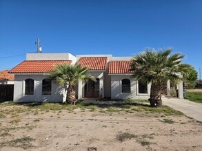 Building Photo - 203 W Cantu Rd