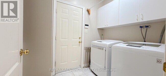 Building Photo - 85 Gemini Crescent